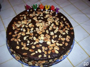 Torta fedora con glassa al cioccolato