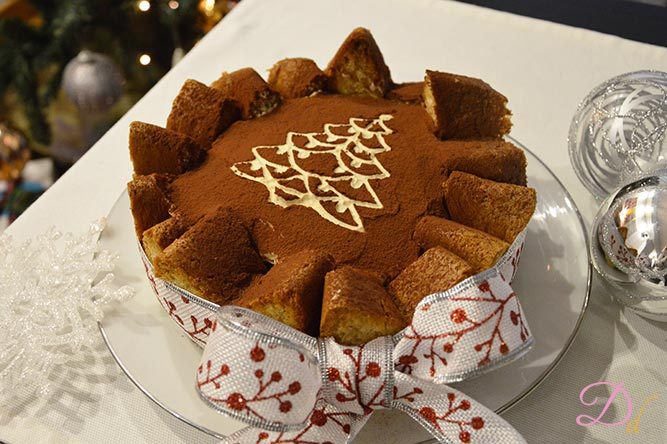 Dolci Di Natale Con Il Pandoro.Charlotte Di Pandoro Al Caffe Dolci Dessert